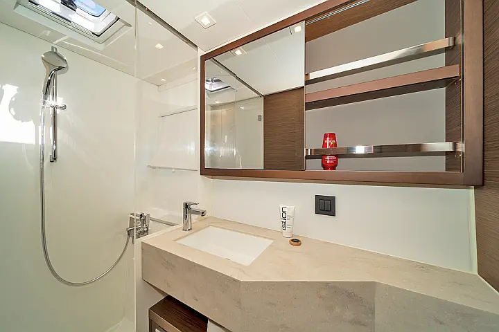 Lagoon 46 A/C & GEN & WM - 