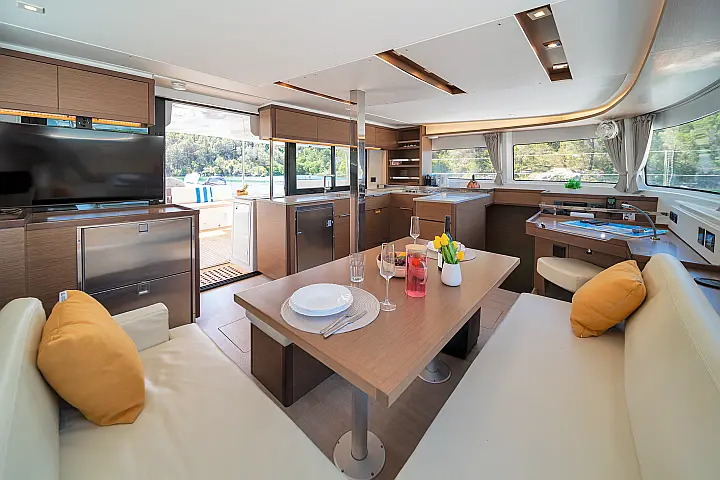 Lagoon 46 A/C & GEN & WM - 