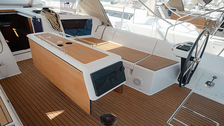 Dufour 430 - 