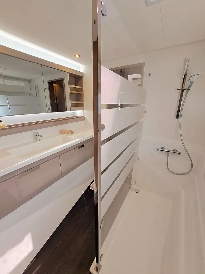 Aura 51 - 