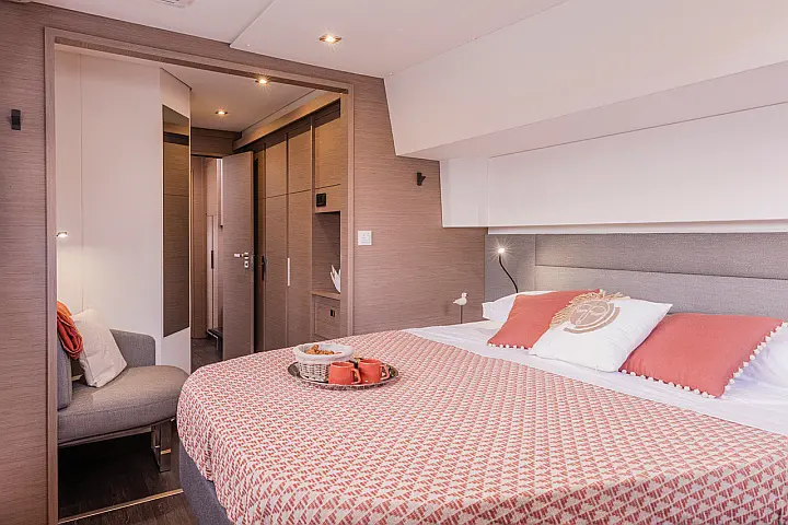 Aura 51 - 