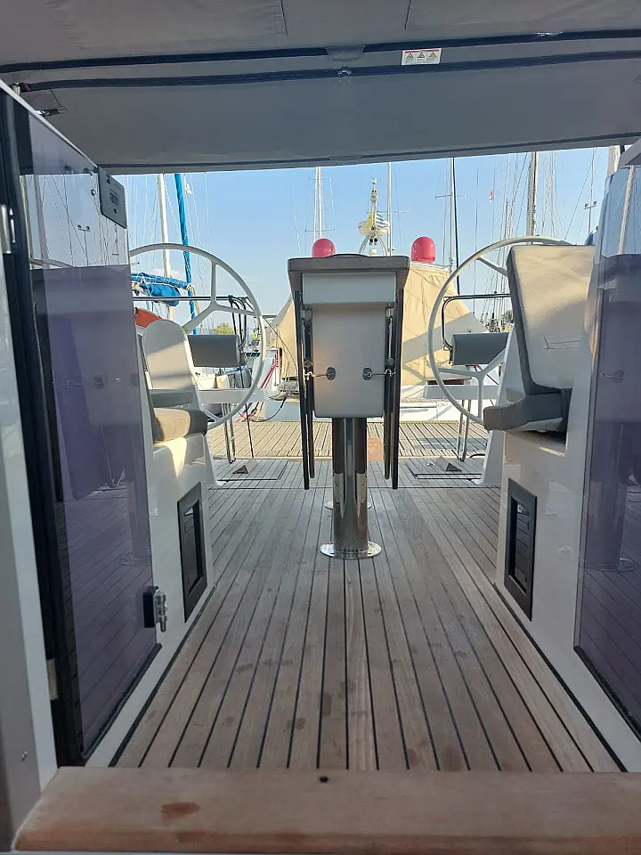 Bavaria C42 - 