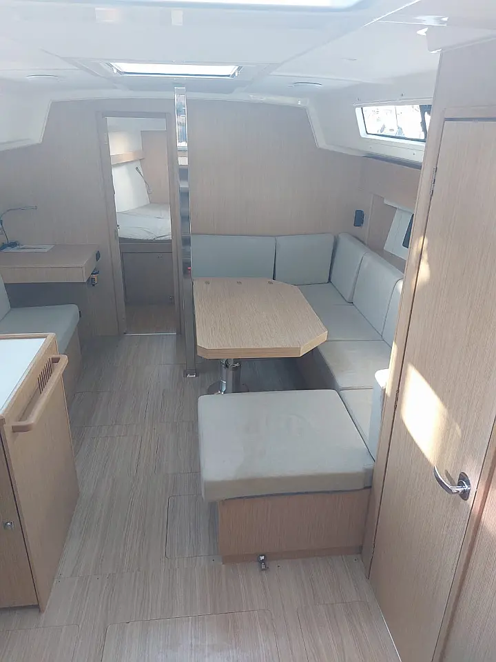 Bavaria C42 - 