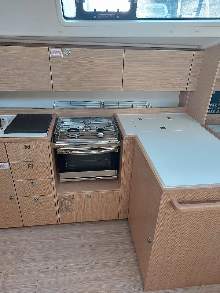 Bavaria C42 - 