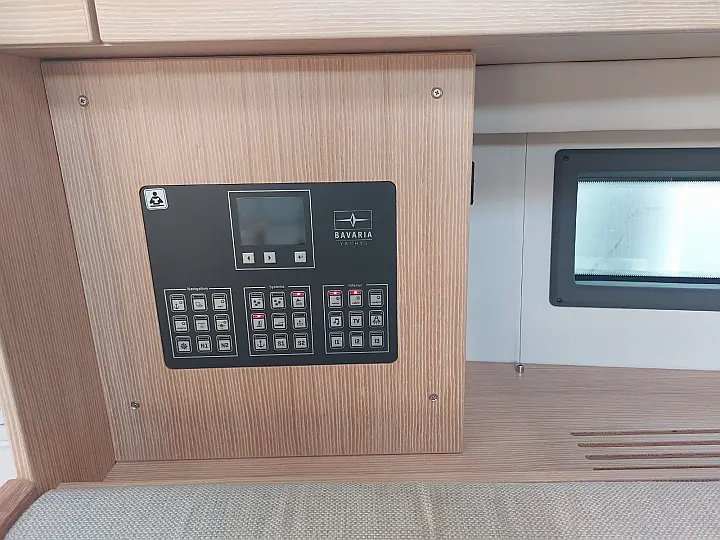 Bavaria C42 - 