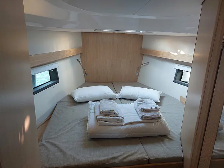 Bavaria C42 - 