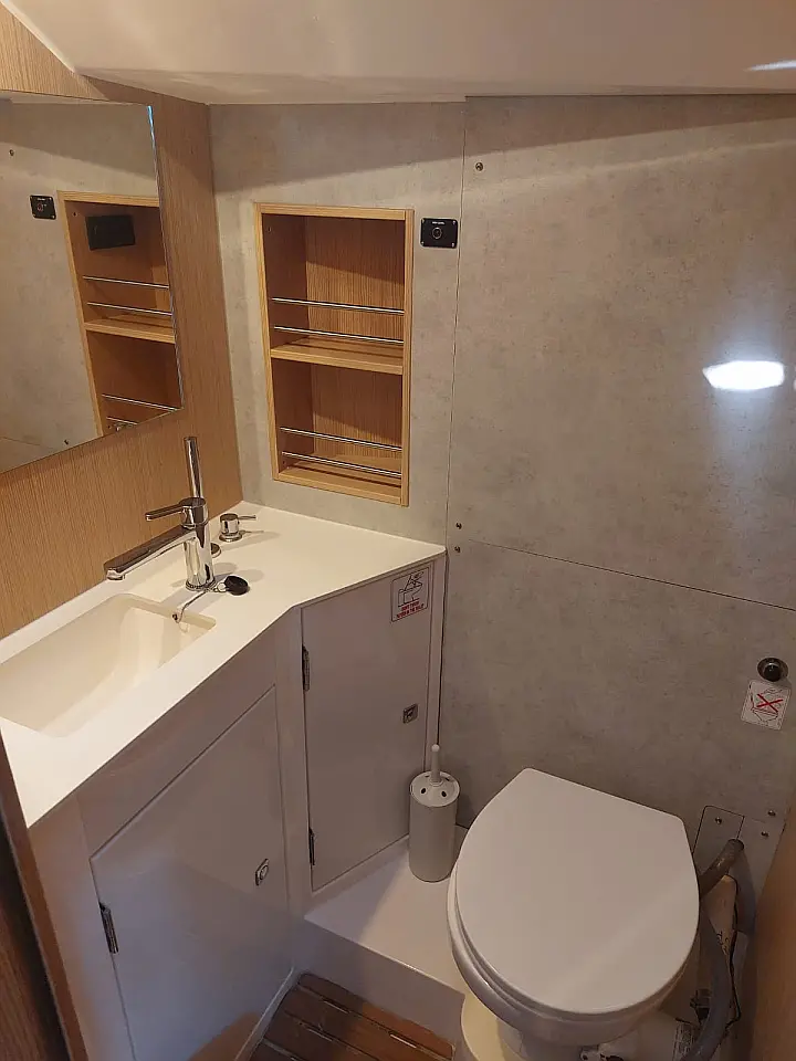 Bavaria C42 - 