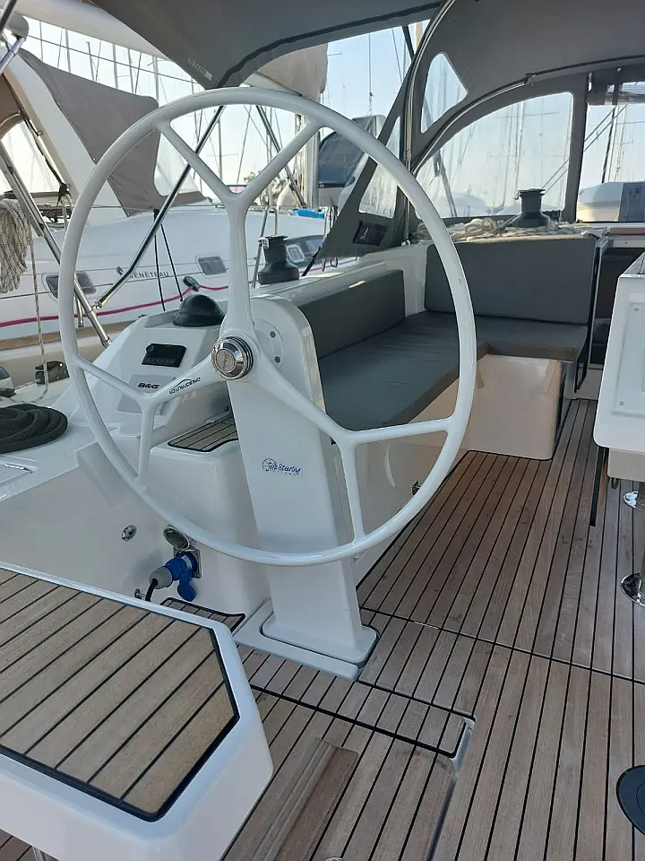 Bavaria C42 - 