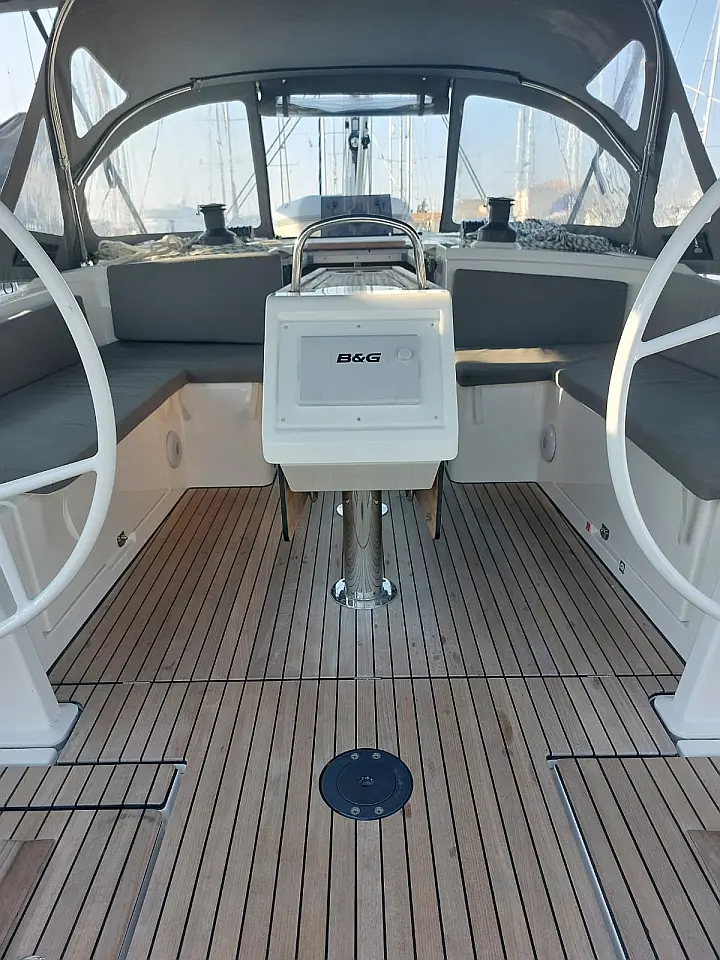 Bavaria C42 - 