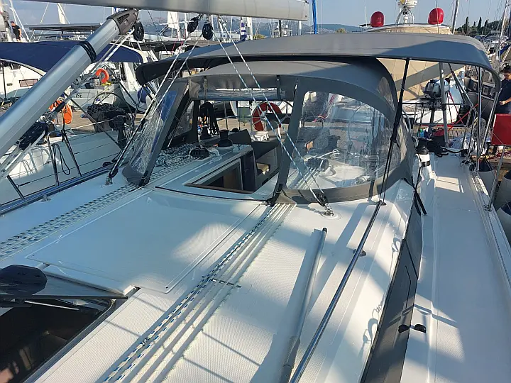 Bavaria C42 - 