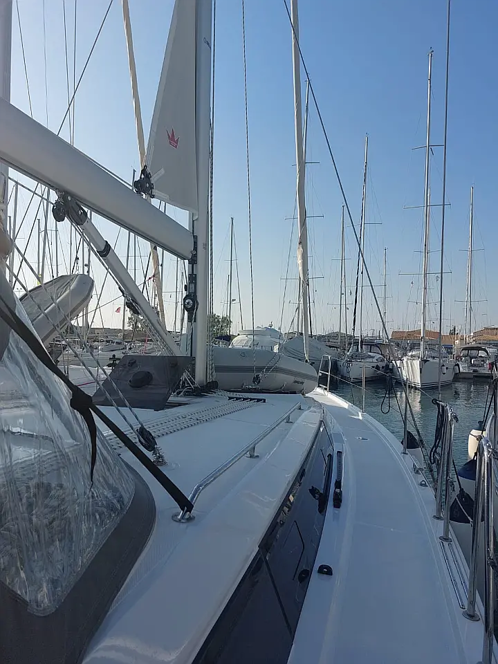 Bavaria C42 - 