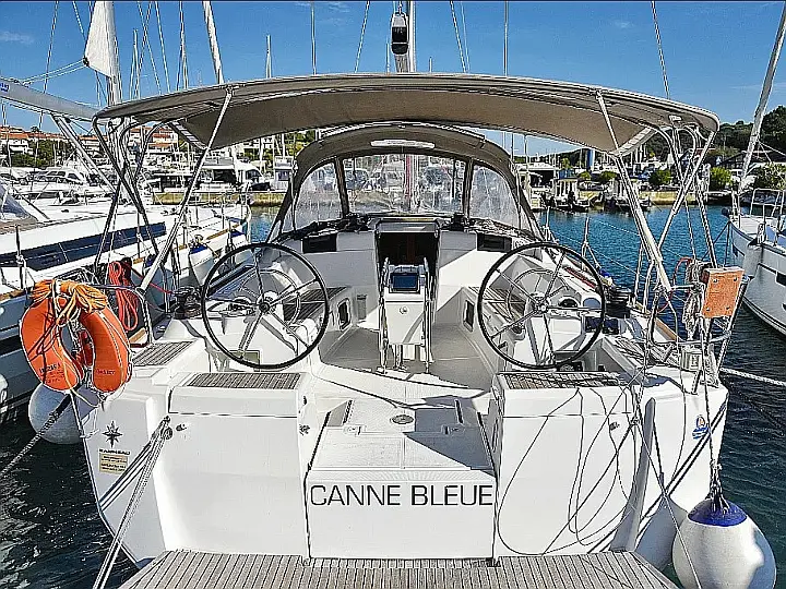 Sun Odyssey 449 - External image