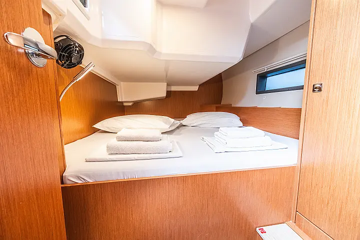 Bavaria C42 - 