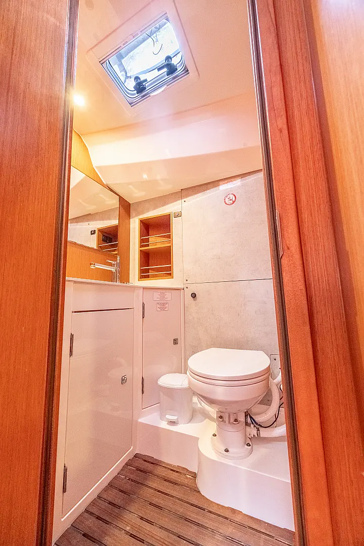 Bavaria C42 - 
