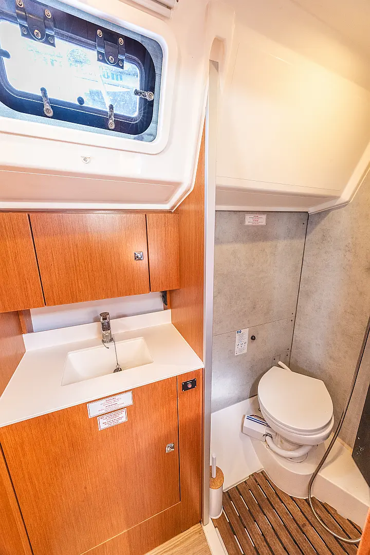 Bavaria C42 - 
