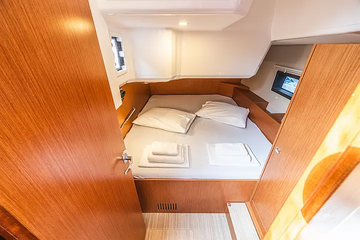 Bavaria C42 - 