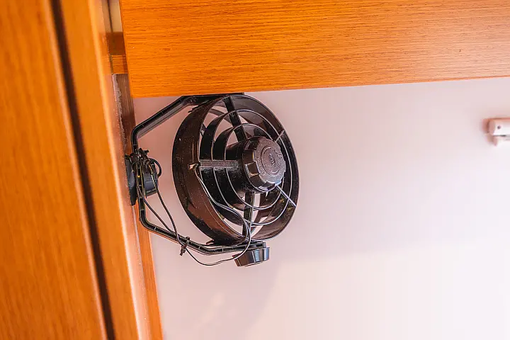 Bavaria C42 - 