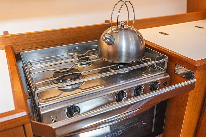 Bavaria C42 - 