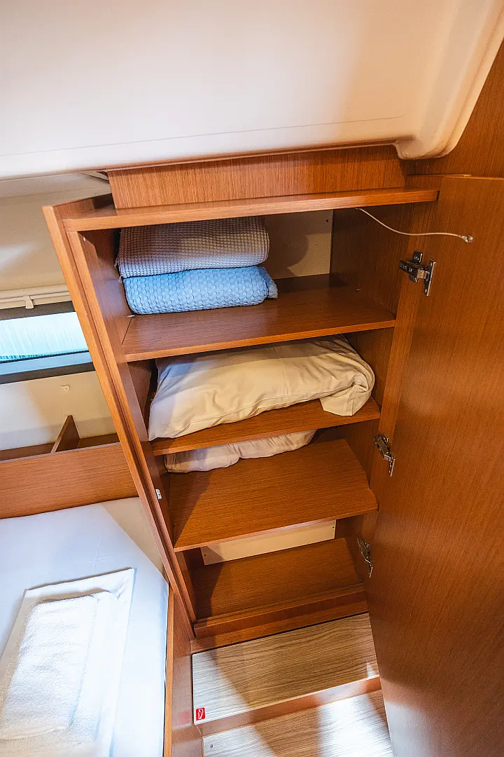 Bavaria C42 - 