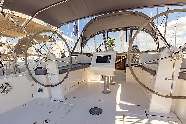 Bavaria C42 - 