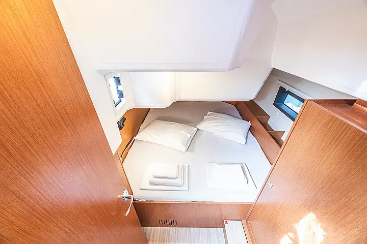 Bavaria C42 - 