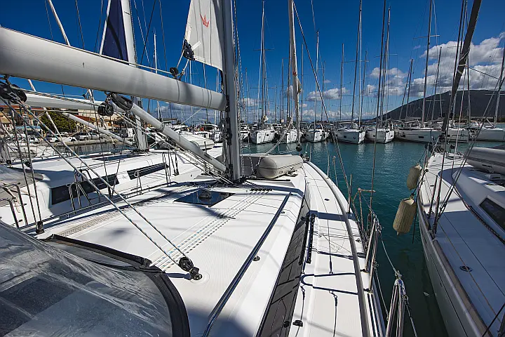 Bavaria C42 - 