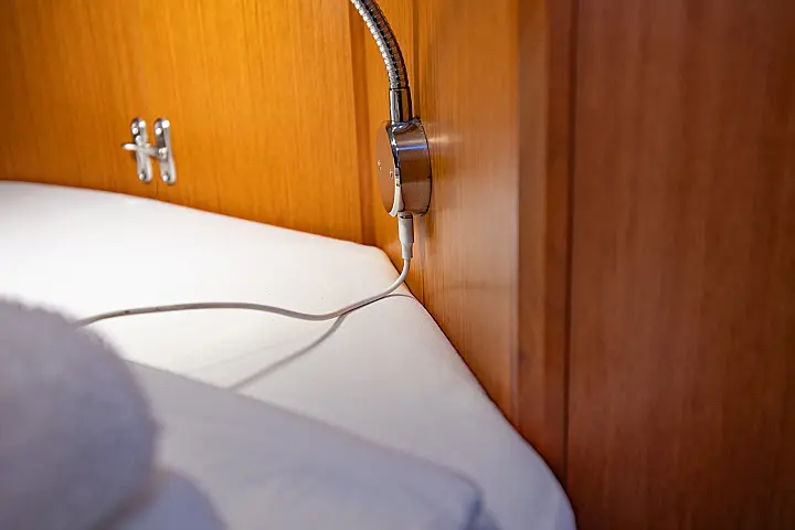 Bavaria C42 - 