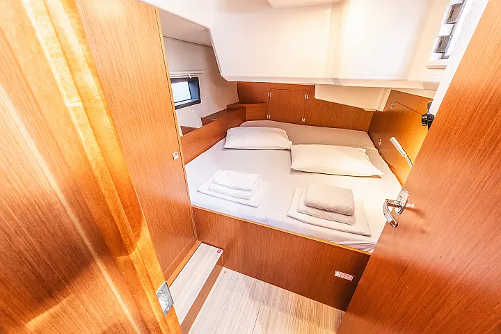 Bavaria C42 - 