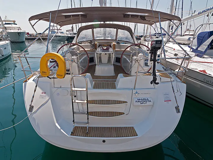 Jeanneau 53 - exterior