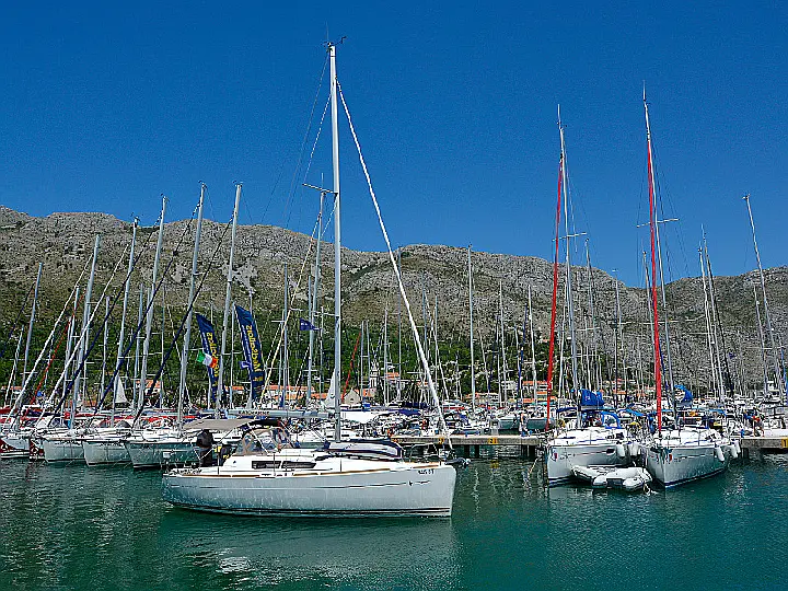 Sun Odyssey 33i - exterior