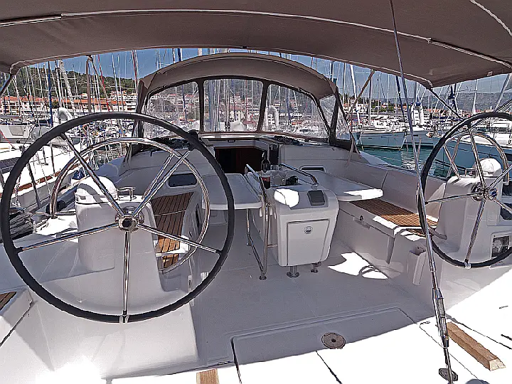 Sun Odyssey 469 - exterior