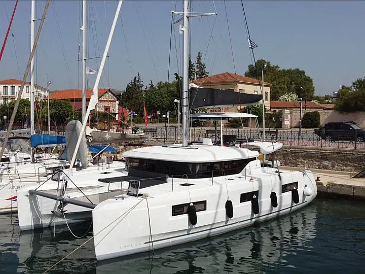 Lagoon 46 - External image