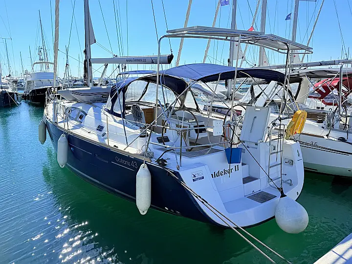Oceanis 43 - External image