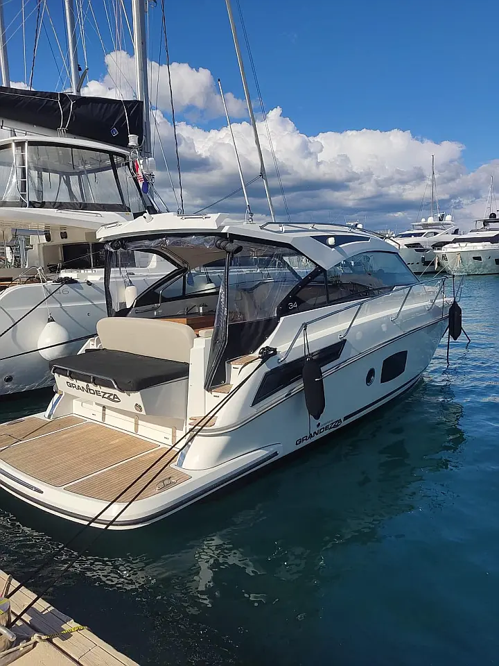 Grandezza 34 OC - stern sundeck