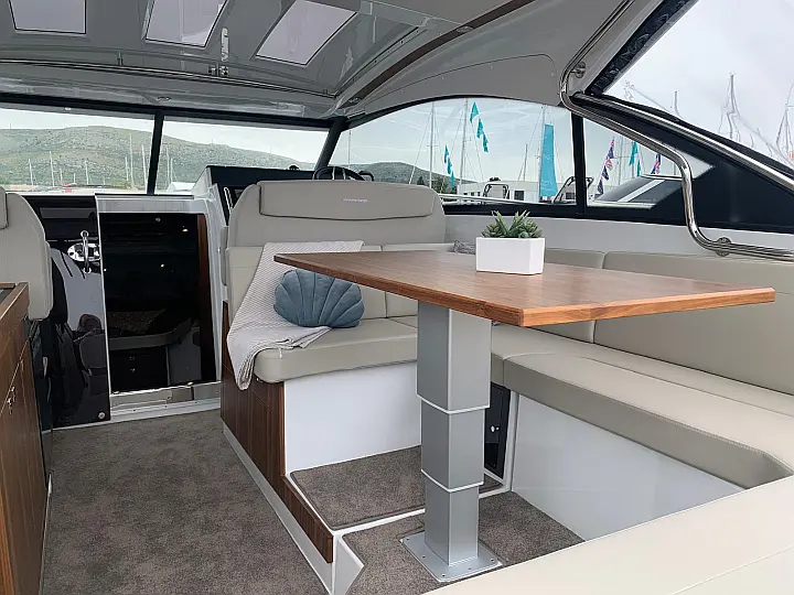 Grandezza 34 OC - cockpit