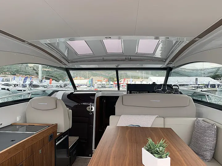 Grandezza 34 OC - cockpit