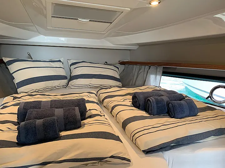 Grandezza 34 OC - main cabin