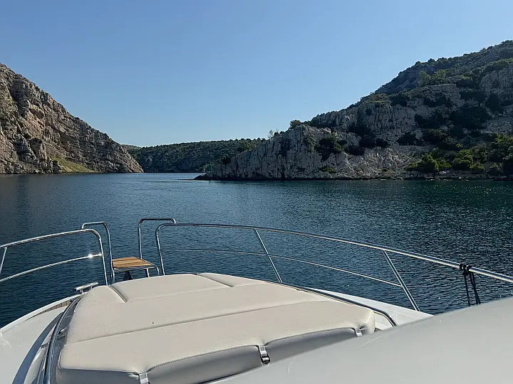 Grandezza 34 OC - bow sundeck