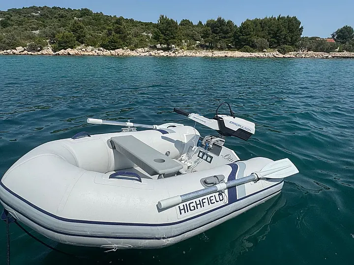 Grandezza 34 OC - dinghy