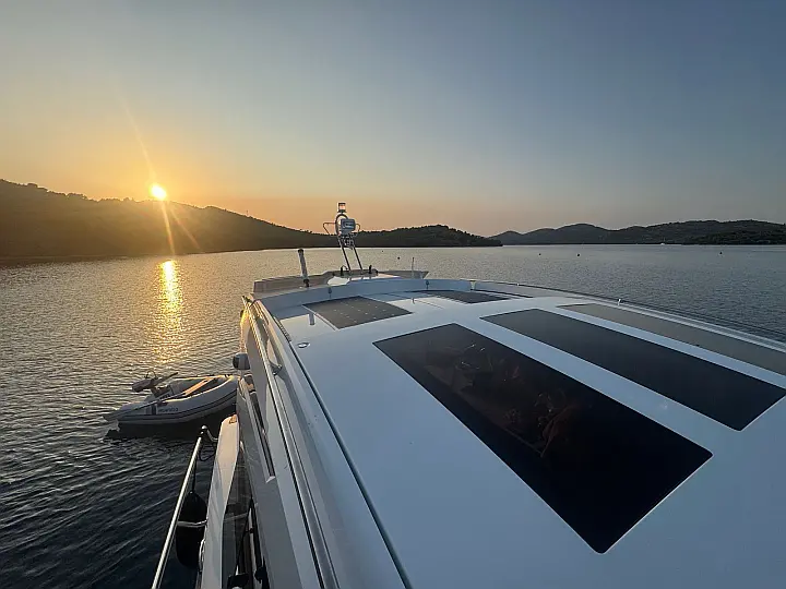 Grandezza 34 OC - solar panels & dinhy