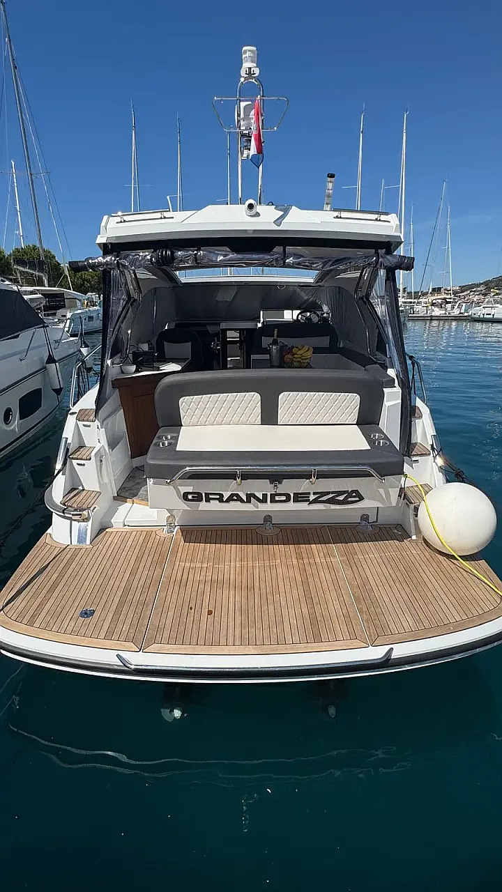 Grandezza 34 OC - bathing platform