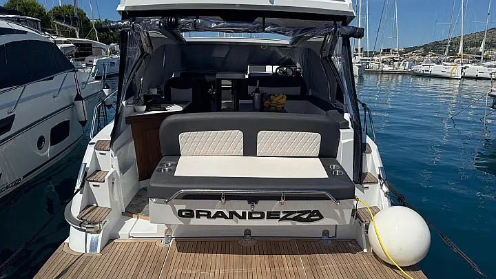 Grandezza 34 OC - stern sundeck