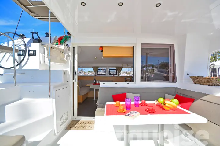 Lagoon 400 S2. - 