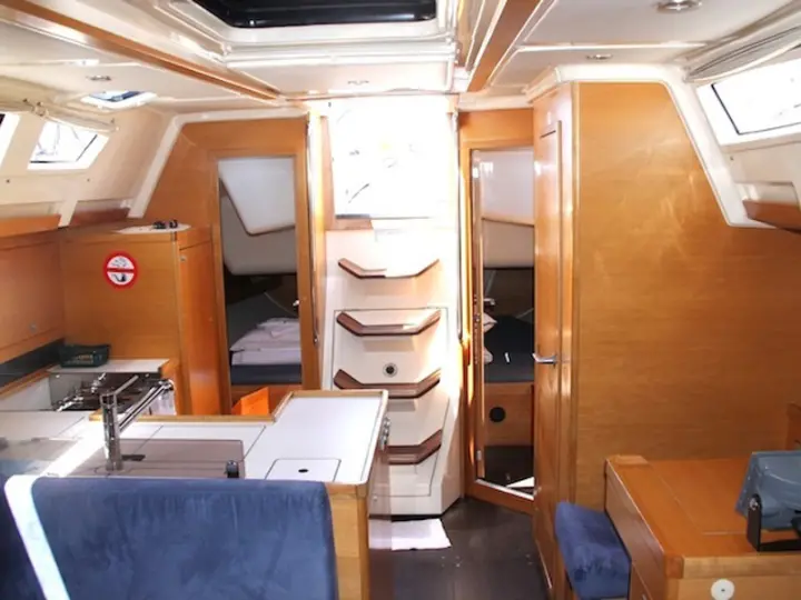 Elan 410 performance - interior