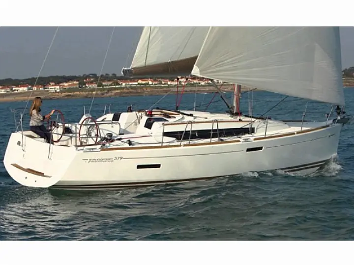 Sun Odyssey 379 - External image
