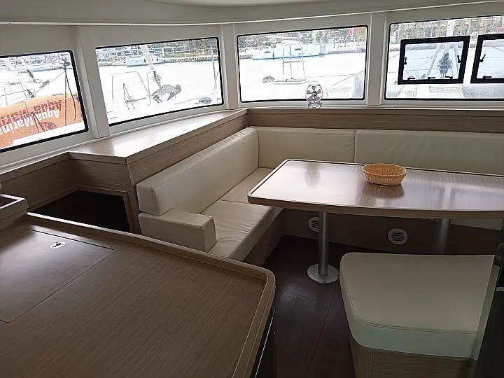 Lagoon 42 - 