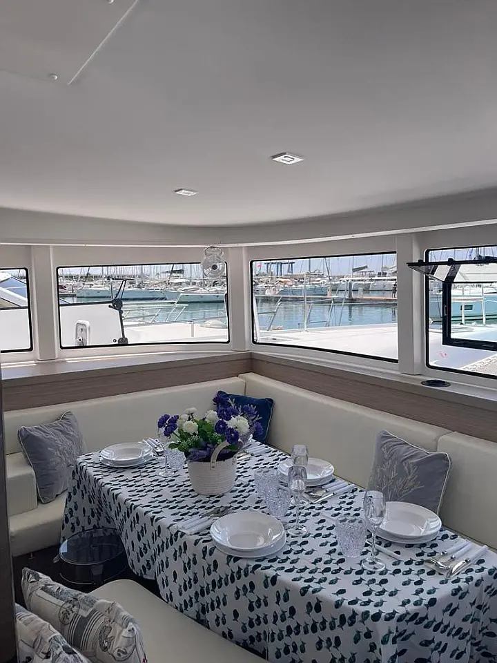 Lagoon 42 - 
