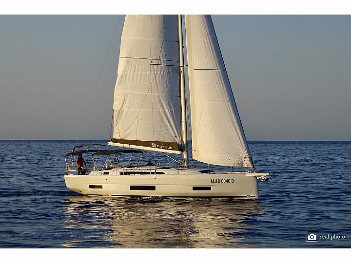 Dufour 470 - External image