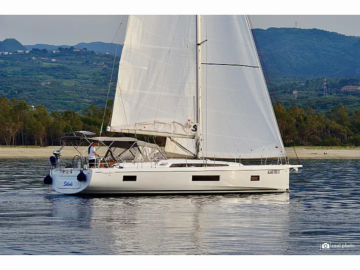 Oceanis 51.1 - External image