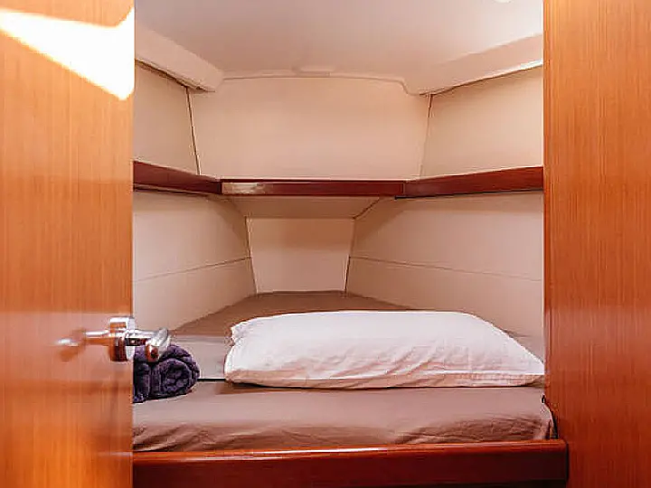 Beneteau Oceanis 43 - interior